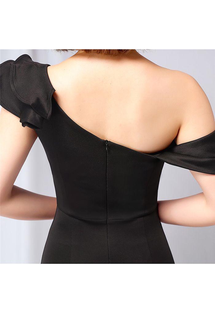 Rüschen One-Shoulder-Nixe-Satin-Kleid in Schwarz