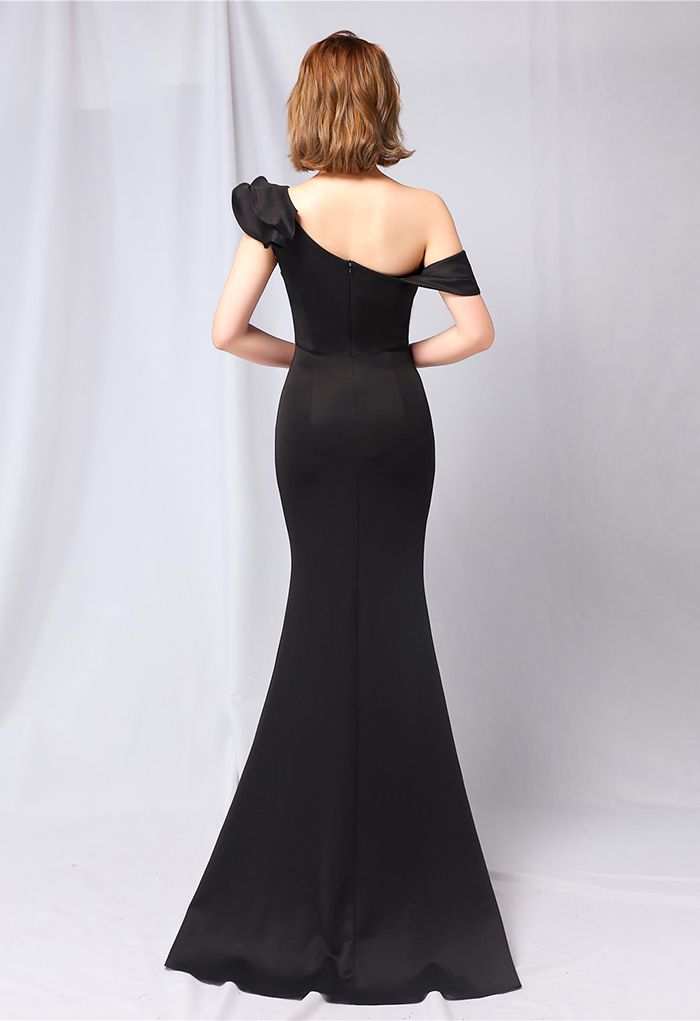 Rüschen One-Shoulder-Nixe-Satin-Kleid in Schwarz