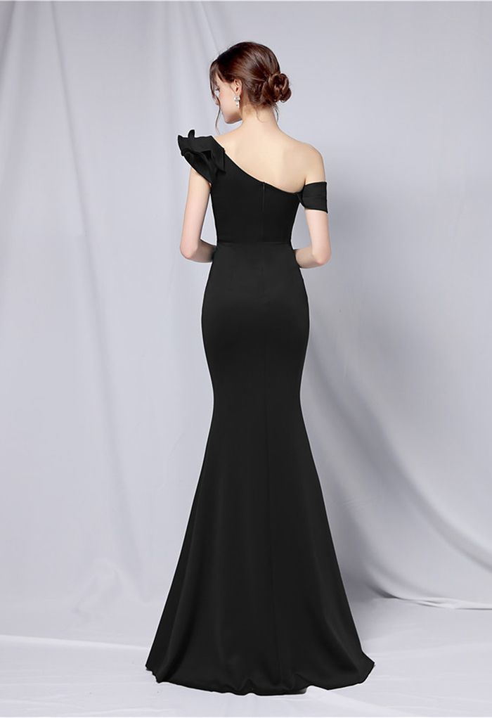 Rüschen One-Shoulder-Nixe-Satin-Kleid in Schwarz