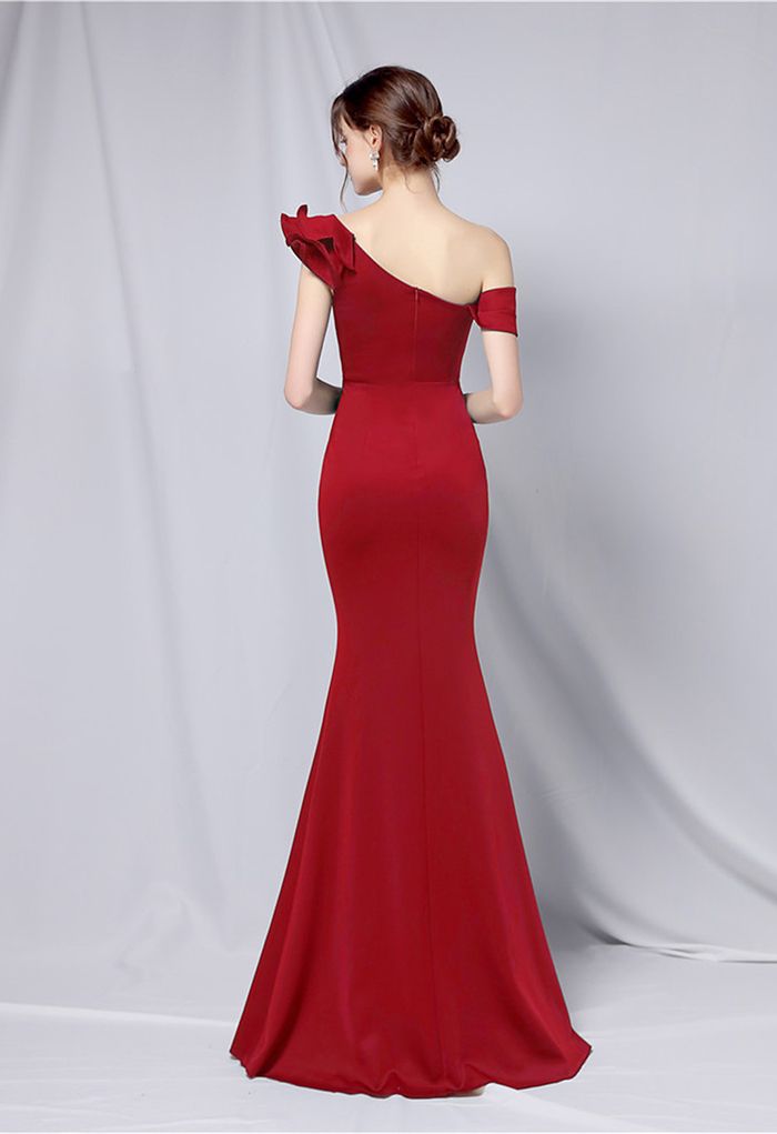 Rüschen One-Shoulder-Nixe-Satin-Kleid in Burgund