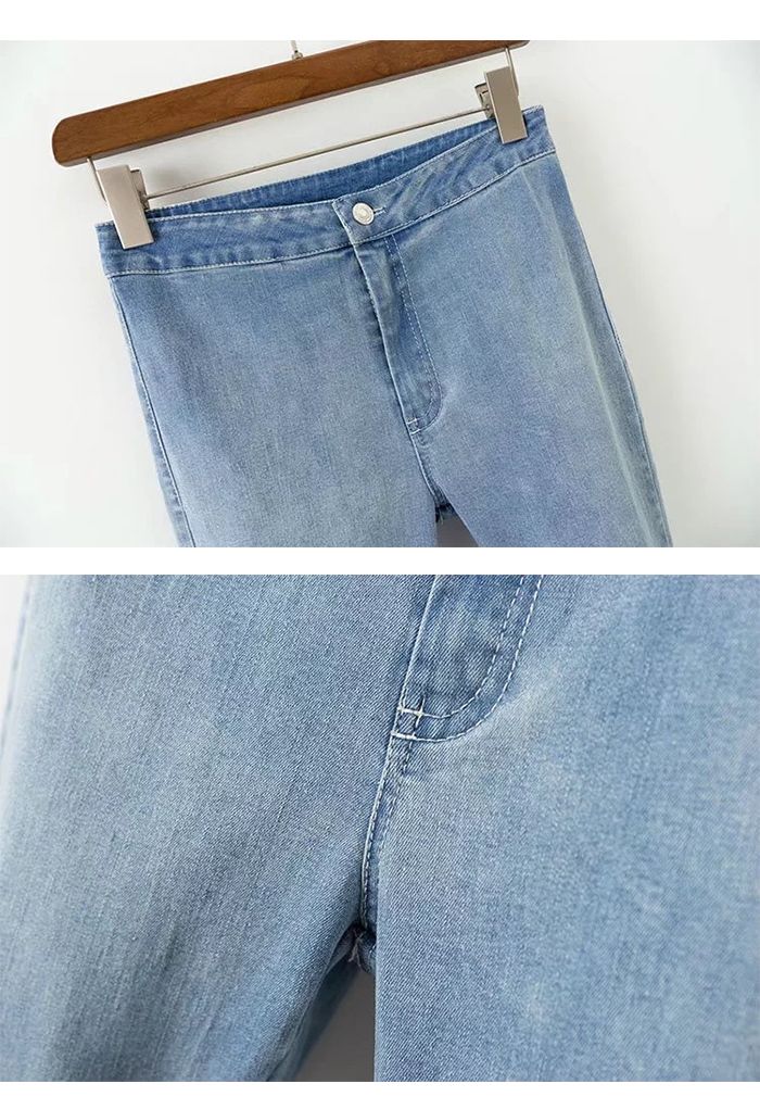 Dehnbare Flare-Jeans mit ungesäumtem Saum in Hellblau