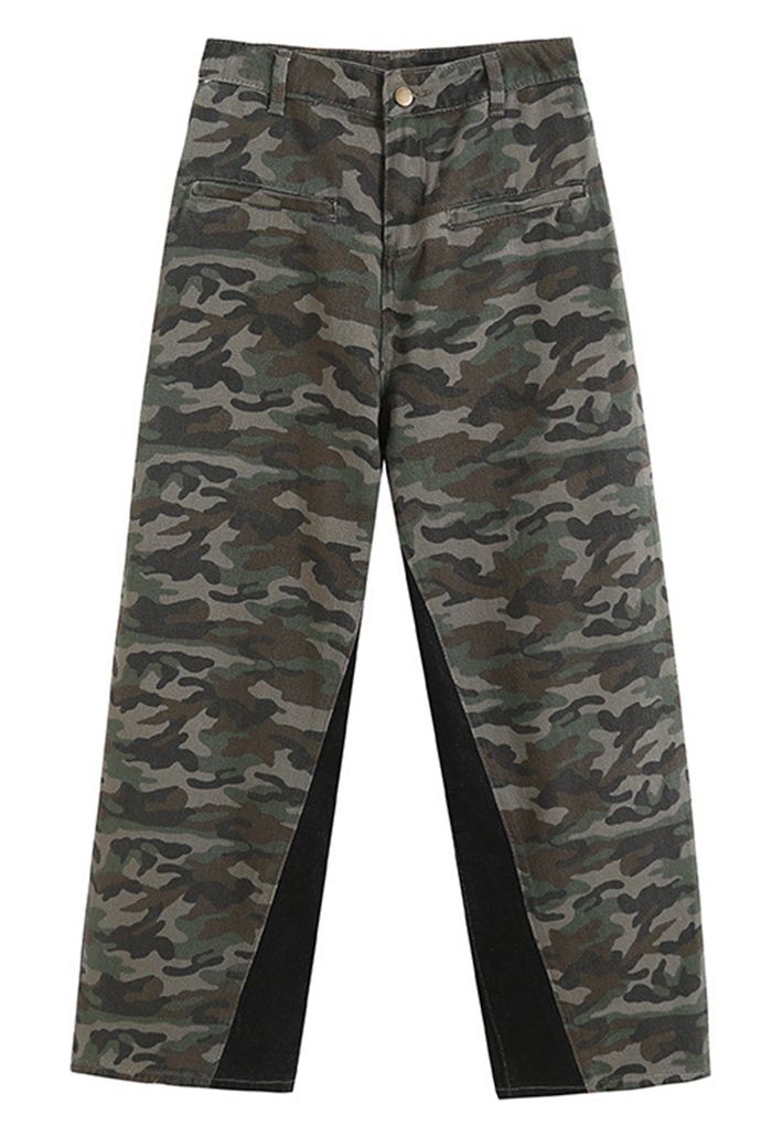 Gespleißte Jeans mit weitem Bein und Camouflage-Print