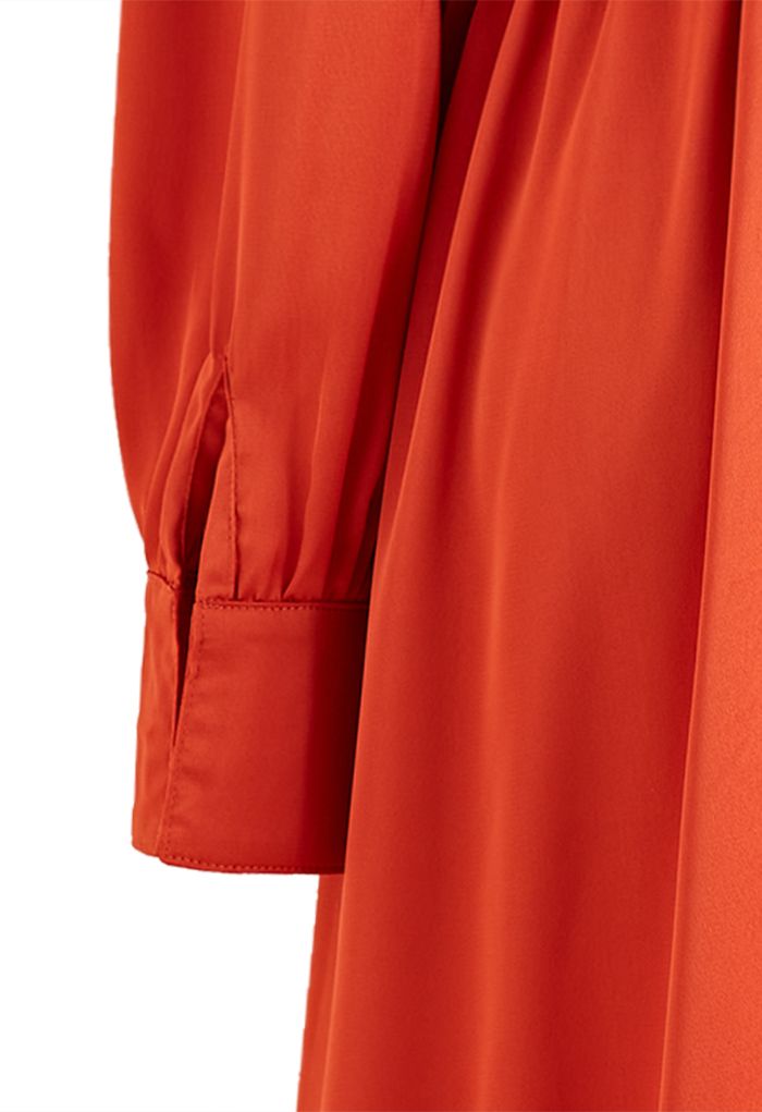 Asymmetrisches Wickelkleid aus Satin mit Rüschensaum in Orangefarben