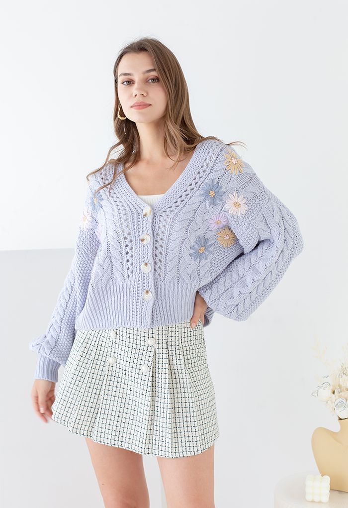 Genähte Blumen geflochtene handgestrickte Strickjacke in Hellblau