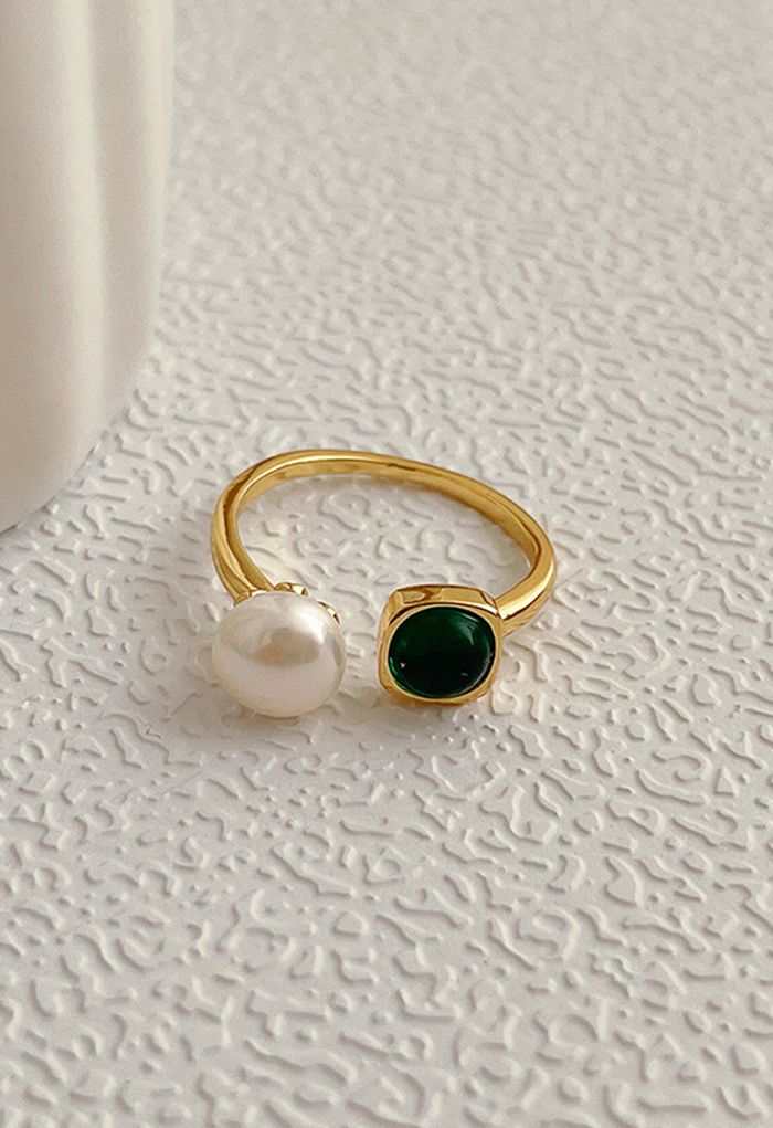 Offener Ring aus Smaragd-Edelstein und Perle