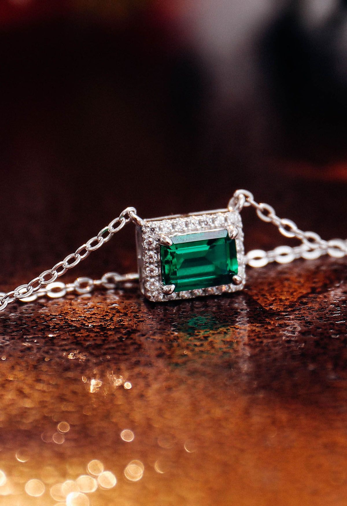 Halo-Edelstein-Halskette im Smaragdschliff