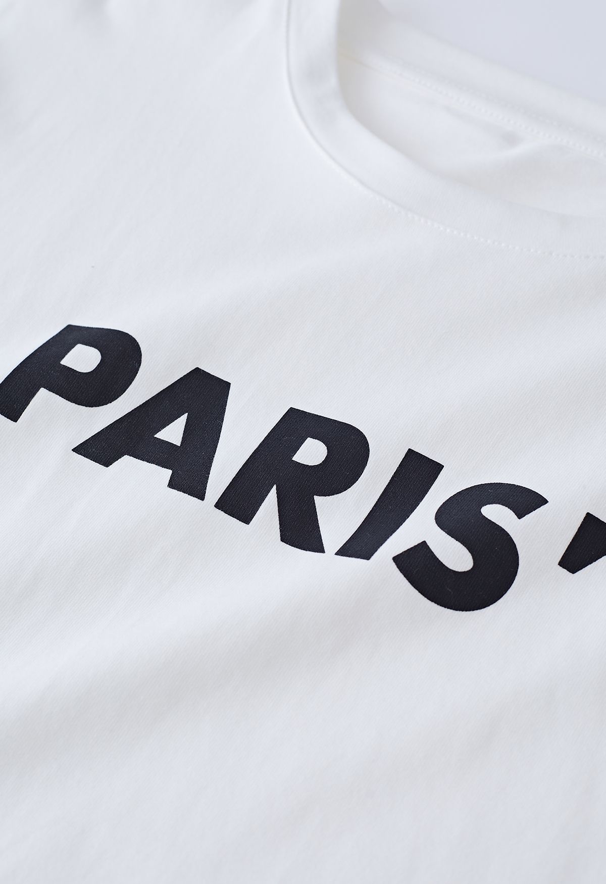 Rundhals-T-Shirt mit Paris-Print in Weiß