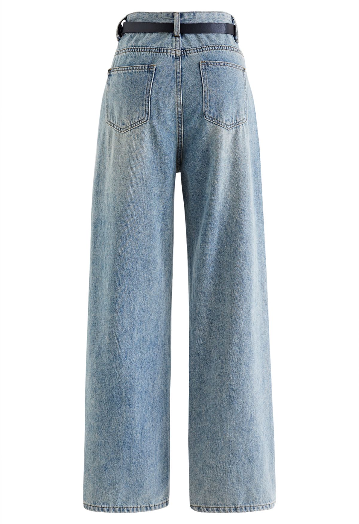 Distressed-Jeans mit geradem Bein und Gürtel in Blau