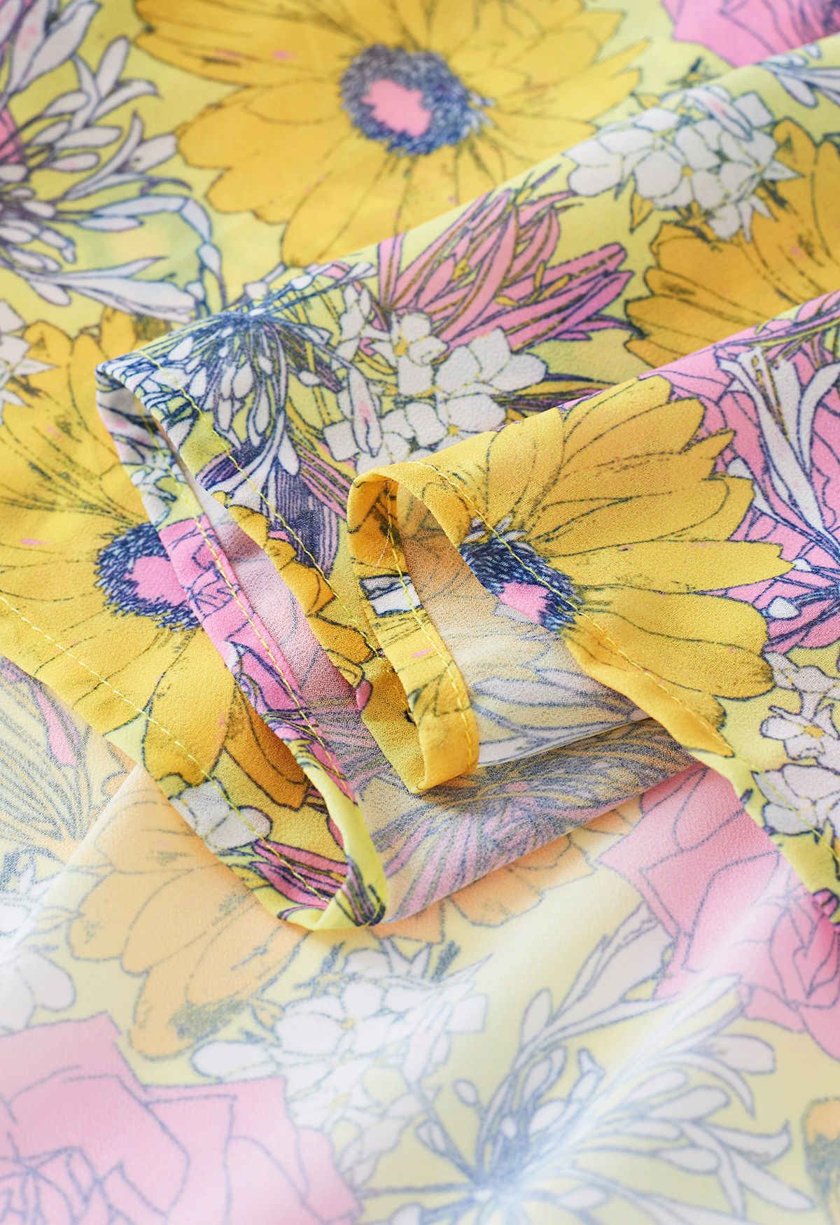 Schulterfreies Maxikleid mit gekräuseltem Overlay von Flower Field