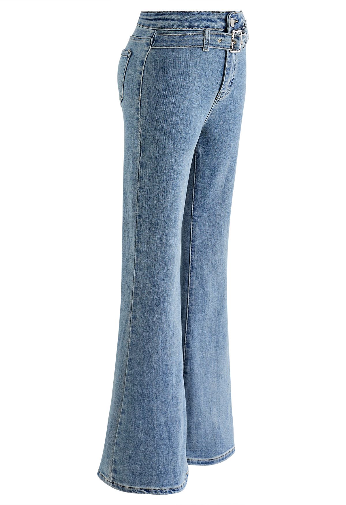 Flare-Jeans in Dunkelblau mit Gürtel