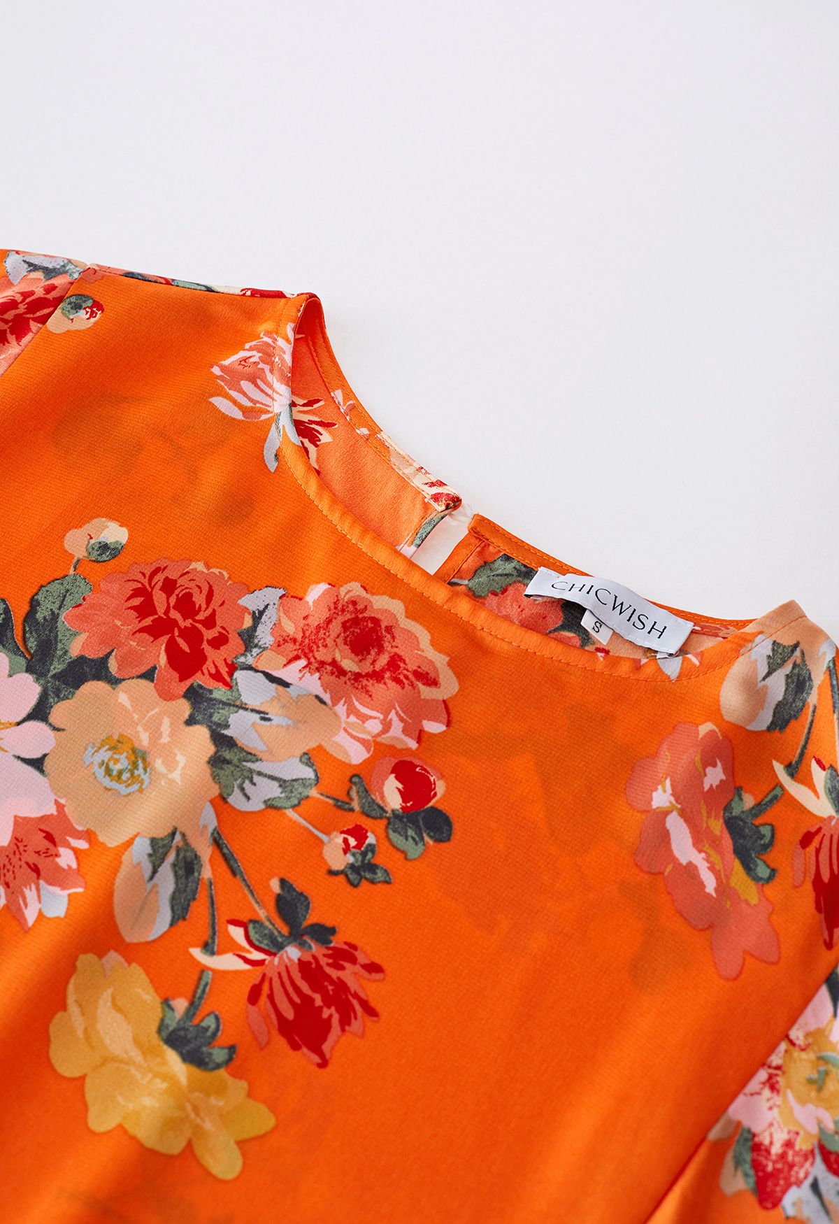 Verträumtes Blumenstrauß-bedrucktes Rüschenkleid mit Blasenärmeln in Orange