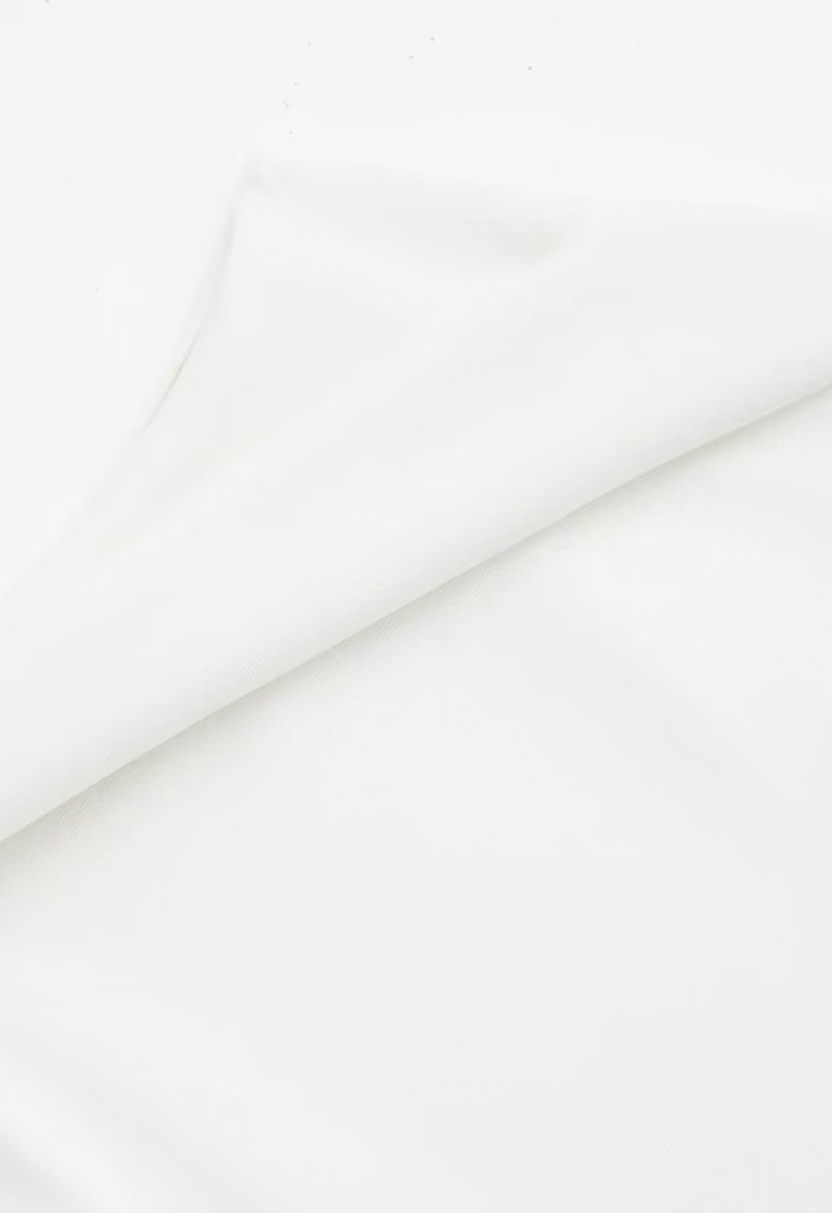 Ärmelloses Oberteil mit eckigem Ausschnitt und geraffter Taille in Weiß