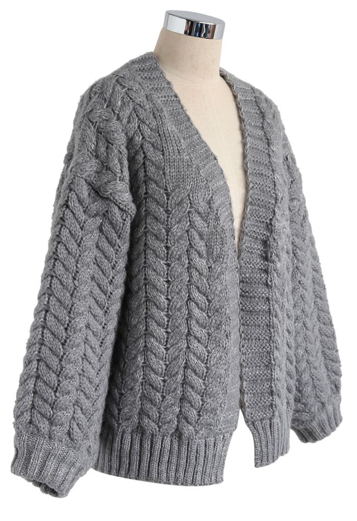 Schöne Strickjacke für Strickmäntel in Grau