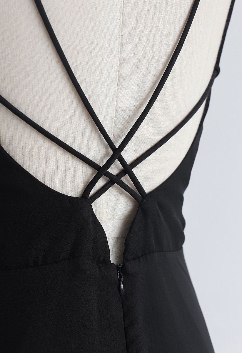 Wunderschönes Movement Cross Back Maxikleid in Schwarz