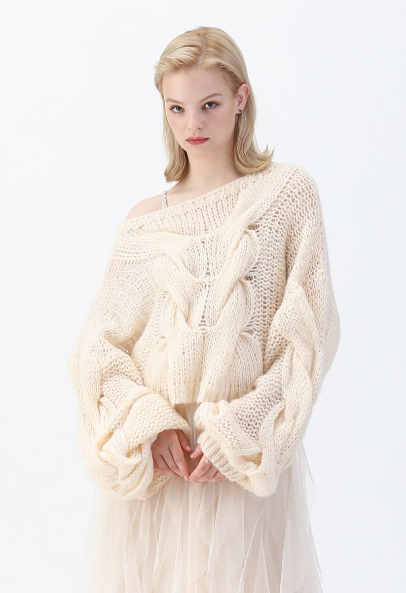 Handgestrickter Mohair-Pullover mit Puffärmeln in Creme