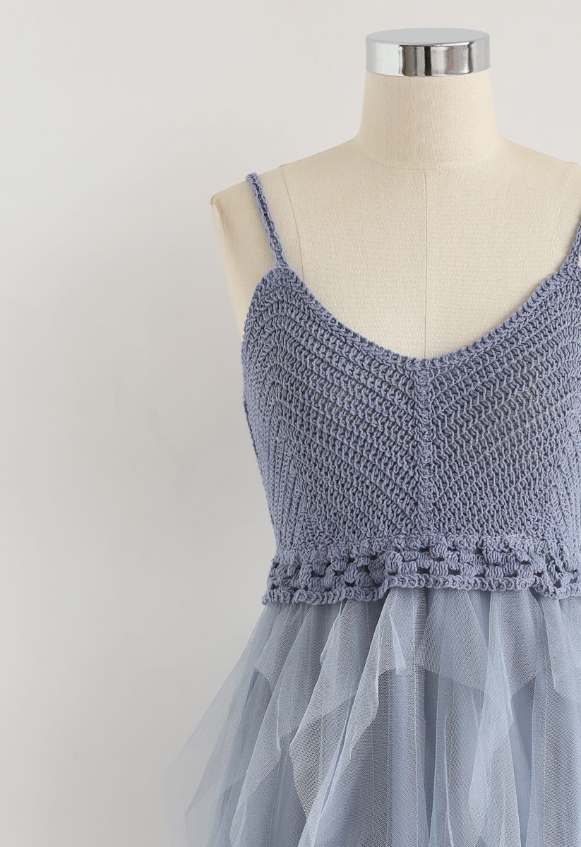 Strickkleid mit Rüschen und Mesh in Blau