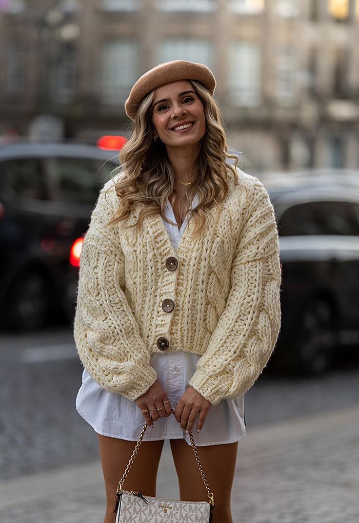 V-Ausschnitt Crop Hand-Strick Chunky Cardigan in Creme