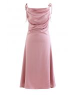 Cami-Kleid aus Satin mit Rüschen und Wasserfallausschnitt in Rosa