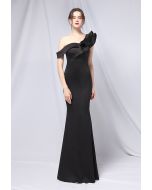 Rüschen One-Shoulder-Nixe-Satin-Kleid in Schwarz