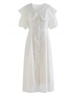 Luftiges, geknöpftes Kleid mit Rüschenkragen in Weiß