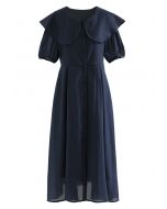Luftiges, geknöpftes Kleid mit Rüschenkragen in Marineblau